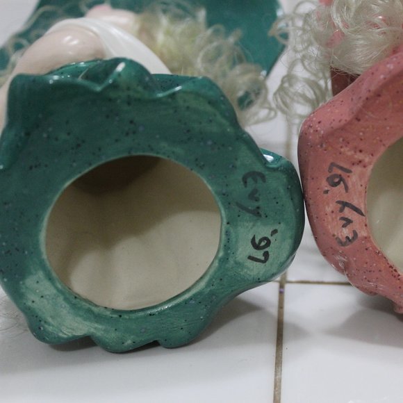 Vintage 1997 set 2-pc ceramic girls blondes pink & green in hats tall 7" - Picture 9 of 12